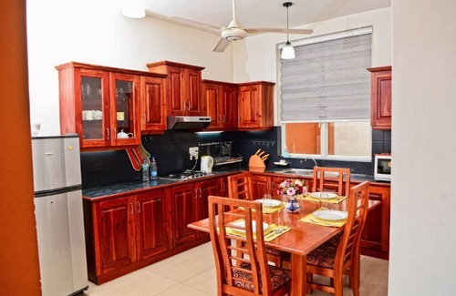 Sri Jayawardenepura Kotte Apartment | Furnished 3 BR apartment for rent in Colombo suburbs.