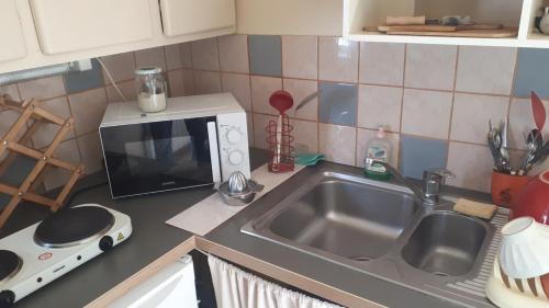 Plaisir Apartment | furnished apartment with a garden