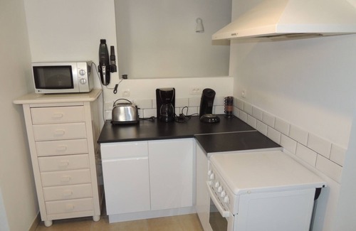 Visan Apartment | Furnished T3, air-conditioned, 24-hour private pool and jacuzzi, terrace, garden.