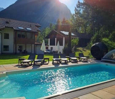 Nassereith House | Gästehaus Almrausch, Ferienanlage mit Pool