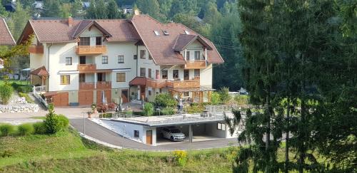 Oberaichwald Apartment | Gästehaus Karoline