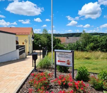 Mickhausen Hotel | Gästehaus Staudenschloss