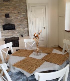 Katrineholm Municipality House | Gård med egen sjö med bryggbåt, nyrenoverat!