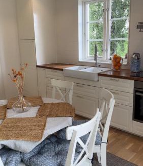 Katrineholm Municipality House | Gård med egen sjö med bryggbåt, nyrenoverat!