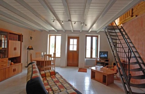 La Puye House | Gîte à LA PUYE - FR-1-541-63