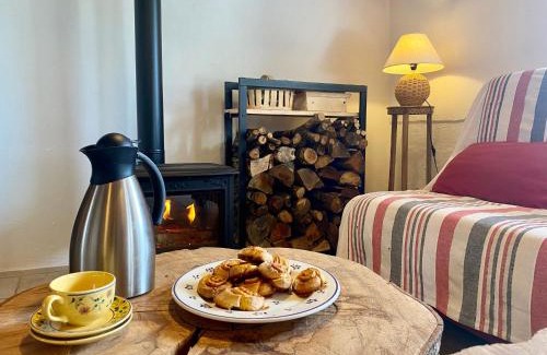 La Besseyre-Saint-Mary House | Gîte 10 pers avec 4 chambres et 3 salles d'eau, animaux admis - FR-1-582-94