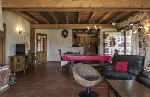 Audes House | Gîte Authentique avec Confort Moderne, Cheminée, Jardin, Jeux pour Enfants, à 13km de Montluçon - FR-1-489-119