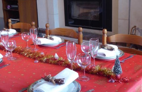 La Chapelle-aux-Choux House | Gîte calme avec piscine chauffée, cheminée, salle de jeux et vélos - parfait pour familles et amis - FR-1-410-141