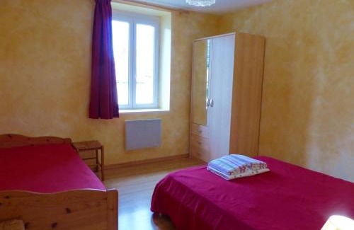 Saint-Palais Apartment | Gîte chaleureux pour randonnées à Saint-Palais, près de Montluçon - FR-1-489-418