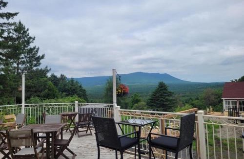 Notre-Dame-Des-Bois Bed & Breakfast | Gîte champêtre Chesham