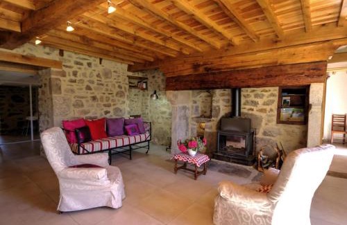 La Valla-sur-Rochefort House | Gîte de charme avec cheminée, jardin et espaces détente - idéal famille et amis, draps fournis - FR-1-496-44