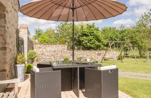 Chateau-Thebaud House | Gîte de charme avec piscine chauffée et WiFi - 2 chambres - FR-1-306-803