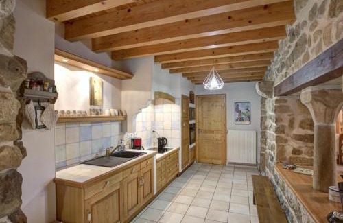 Montarcher House | Gîte de charme en pierre, 3 chambres, 6 pers, jardin clos - FR-1-496-11