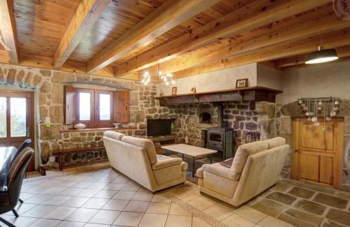 Montarcher House | Gîte de charme en pierre, 3 chambres, 6 pers, jardin clos - FR-1-496-11