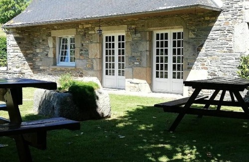 Sainte-Seve House | Gîte de la Fontaine Blanche sleeps 14