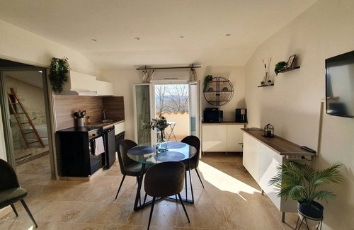 Alba-la-Romaine Apartment | Gîte de Pied Chapel: spa, pool and nature in Southern Ardèche