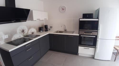 Othis Apartment | Gîte de St Ladre "L'Atelier", proche Parc des Expos Villepinte NEUF