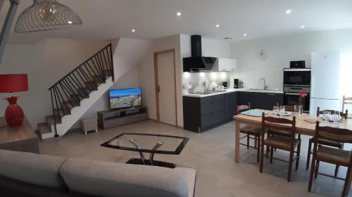 Othis Apartment | Gîte de St Ladre "L'Atelier", proche Parc des Expos Villepinte NEUF