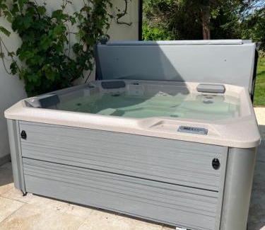 Epineuil-le-Fleuriel House | Gîte des Tourterelles