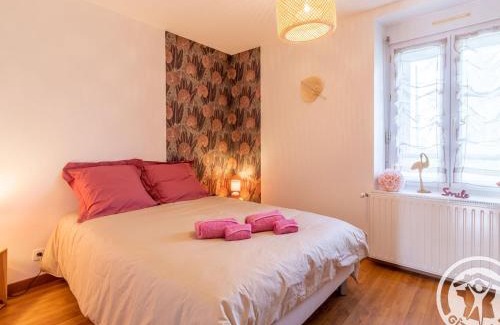 Maulevrier House | Gîte familial proche Parc Oriental et Puy du Fou, jardin clos, commerces accessibles à pied - FR-1-622-66