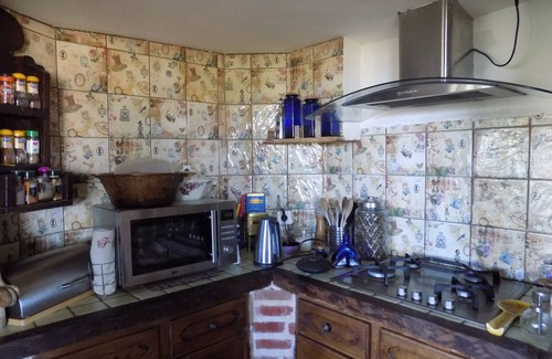 Brie House | Gîte for 2 to 6 people, 3500 l spa, swimming pool, boules pitch.