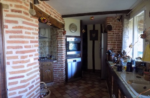 Brie House | Gîte for 2 to 6 people, 3500 l spa, swimming pool, boules pitch.