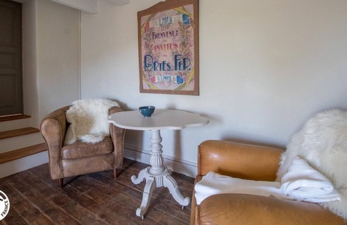 Egliseneuve-des-Liards House | Gîte Lécole des Filles