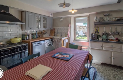 Egliseneuve-des-Liards House | Gîte Lécole des Filles