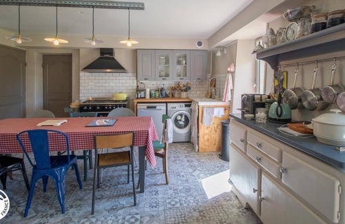 Egliseneuve-des-Liards House | Gîte Lécole des Filles