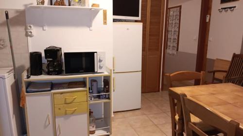 Nalzen House | Gîte la Lanterne transition écologique avec borne de recharge 7kw Site sous vidéo protection