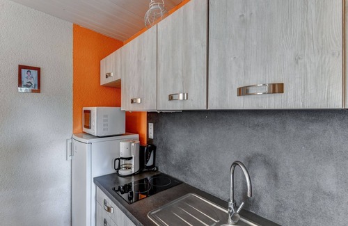 Saint-Savinien House | Gîte le Chêne Vert in a holiday park