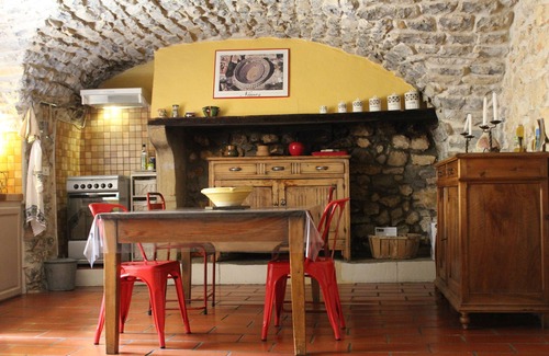 Combas House | Gîte Le clos des mûriers; under the Gard sun!