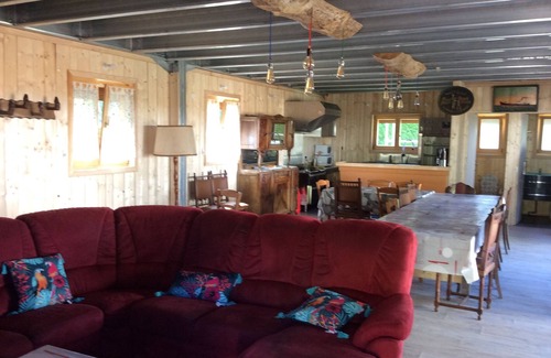 Saint-Quirin Ski Chalet | Gîte "Le Graoully", parfait pour les groupes, les évènements familiaux.