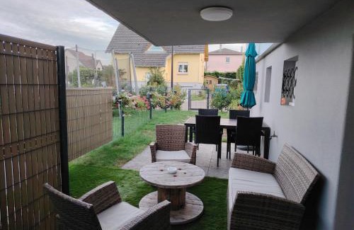 Wintzenheim Apartment | Gîte le petit wintz 4 personnes avec son jardin privatif - Parking avec borne de recharge pour véhicule électrique 22Kw - 2 vélos