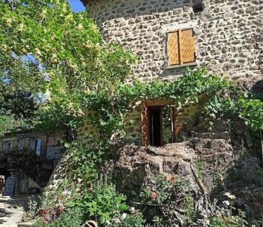 Lamastre House | Gîte le rocher du château de Retourtour