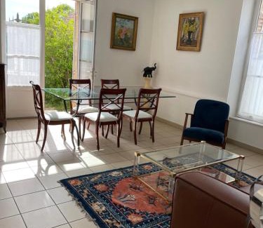 Avallon House | Gîte Les Minimes