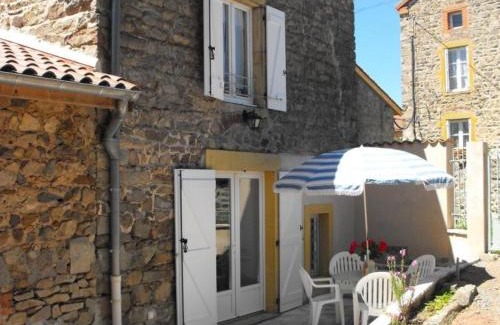 Saint-Paul-de-Vezelin House | Gîte paisible avec jardin privatif, proche Loire et balades, pour 11 personnes, animaux acceptés - FR-1-496-86