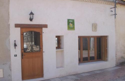 Saint-Germain-de-Salles House | Gîte proche de la Sioule avec jardin et terrasse - FR-1-489-96