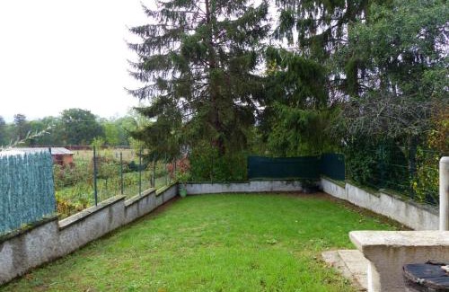 Saint-Germain-de-Salles House | Gîte proche de la Sioule avec jardin et terrasse - FR-1-489-96