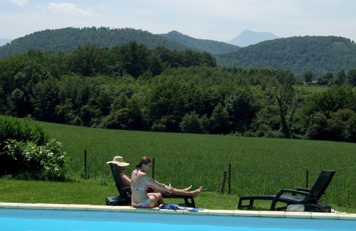 Soueich Apartment | Gîte Pyrénées Les Trois Montagnes Sarousse
