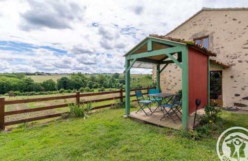 Montilliers House | Gîte rustique avec 2 chambres, nature, animaux admis, wifi et parking - FR-1-622-78