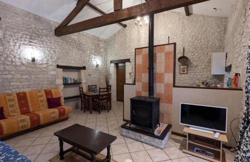 Angeduc House | Gîte rustique en Charente avec piscine et WiFi - FR-1-653-272