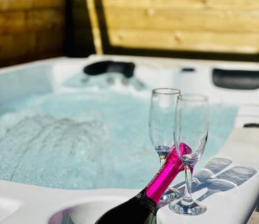 Villemoustaussou House | Gîte & Spa Le Villemachois - 4 étoiles - Jacuzzi couvert - Calme et Indépendant - Clim - Parking - 5 min Carcassonne