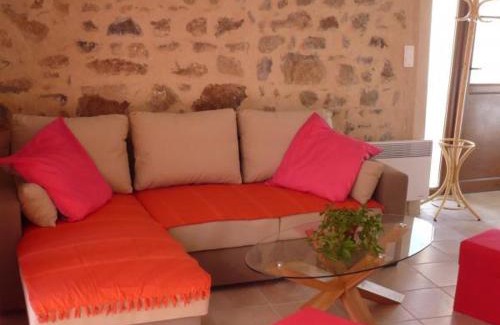 Saint-Cyr-de-Valorges House | Gîte spacieux avec vue sur la campagne et animaux bienvenus - FR-1-496-17