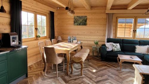 Istebna House | Górskie Przysiółki w Koniakowie - Dom z bala JODEŁKA