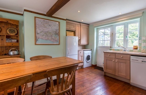 Corfe Castle Village Apartment | Gable Cottage, Corfe Castle. Sleeps 6 & baby