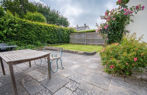 Corfe Castle Village Apartment | Gable Cottage, Corfe Castle. Sleeps 6 & baby