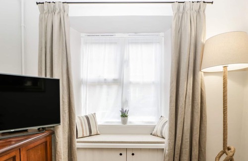 Beaminster Cottage | GABLE END COTTAGE, family friendly, with open fire in Beaminster