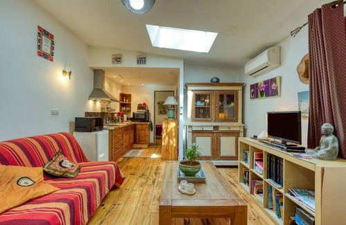 Poussan Apartment | Gaia with garden and air conditioning