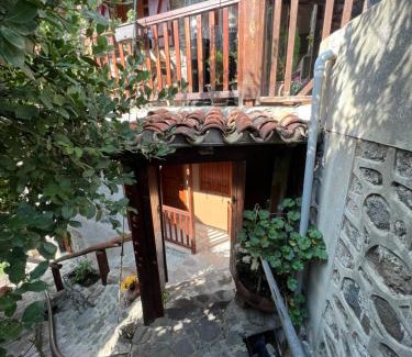 Kakopetria Bed & Breakfast | GaliniCafe22-suites